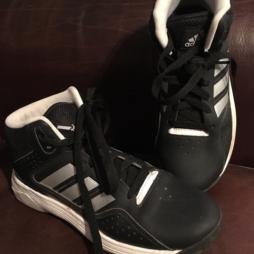 Girls hi top Adidas Black size 3.5  sneakers